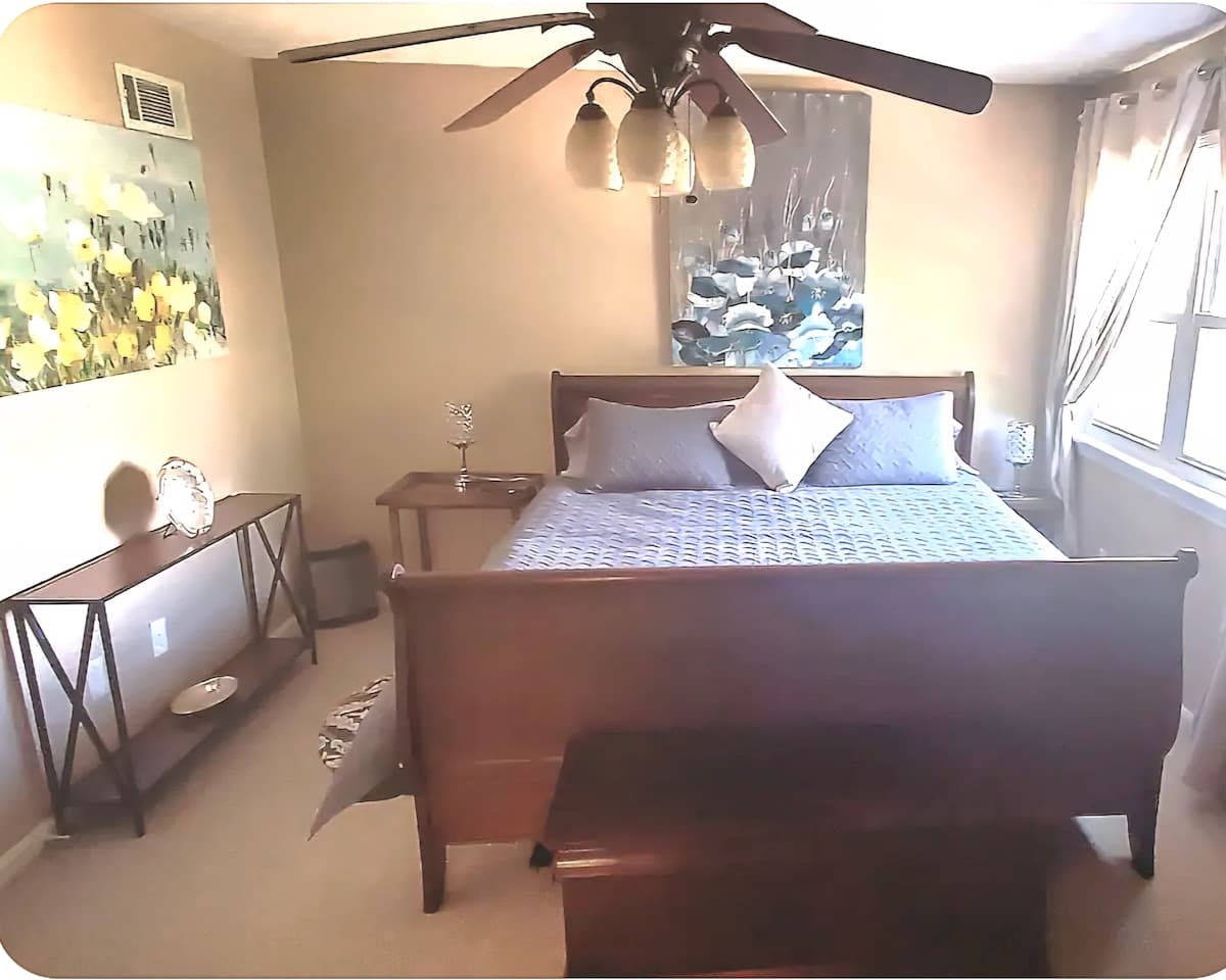 Baytree Court Getaway 3 KING BEDROOMS