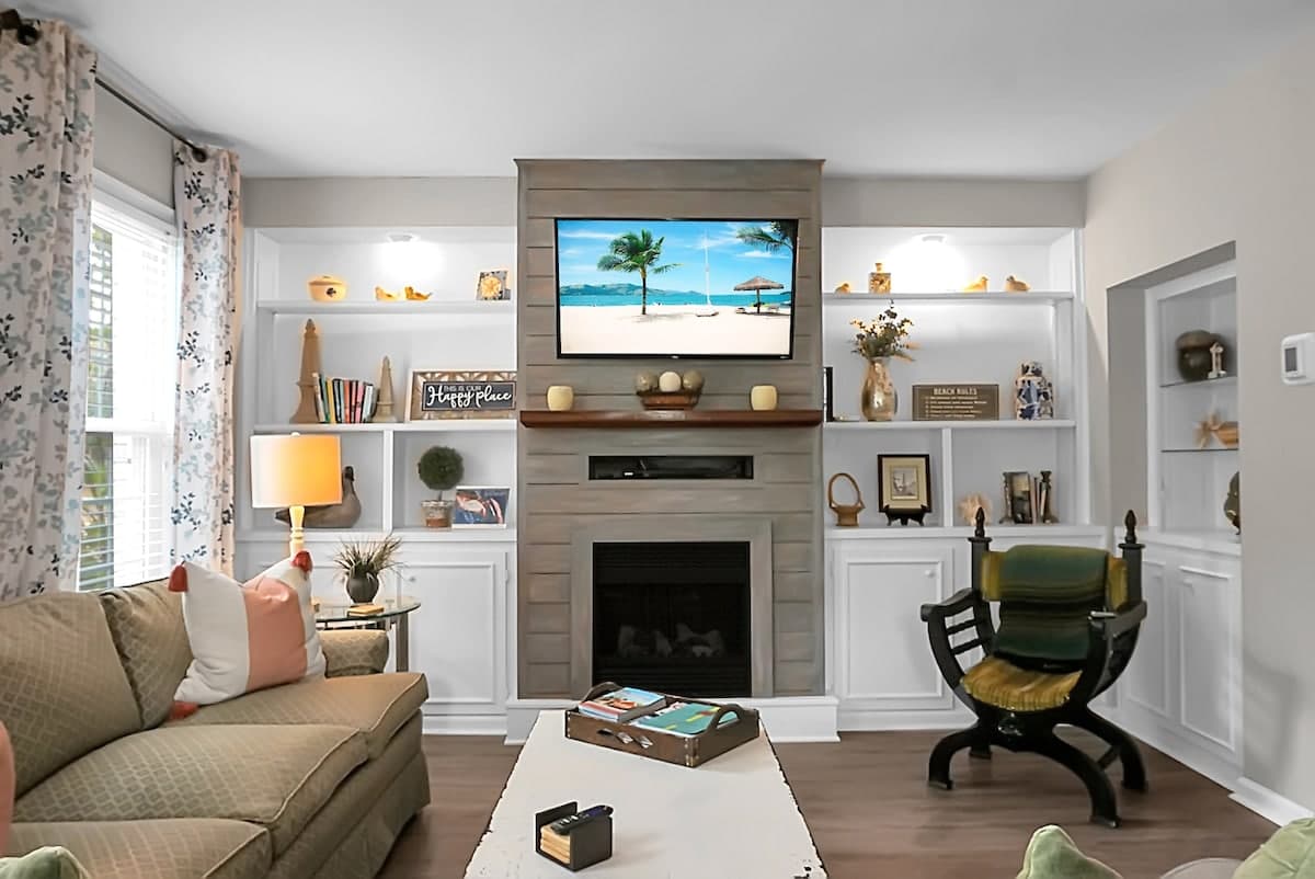 Location! Minutes to Beach, Downtown, Shem Creek