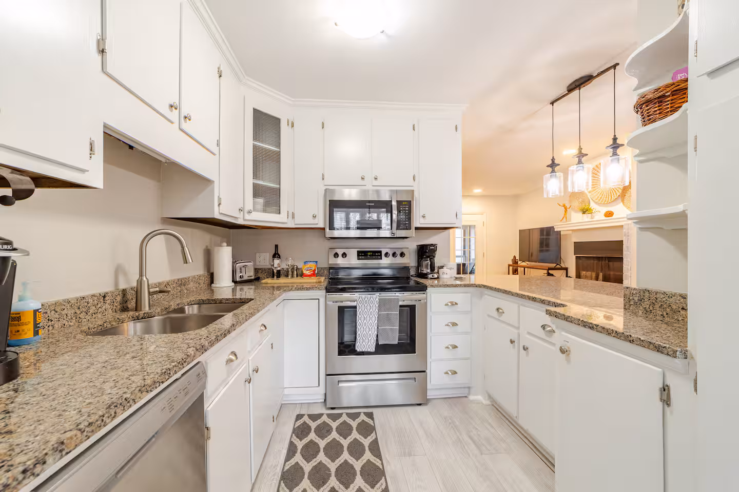 Trendy Pet Friendly Townhome