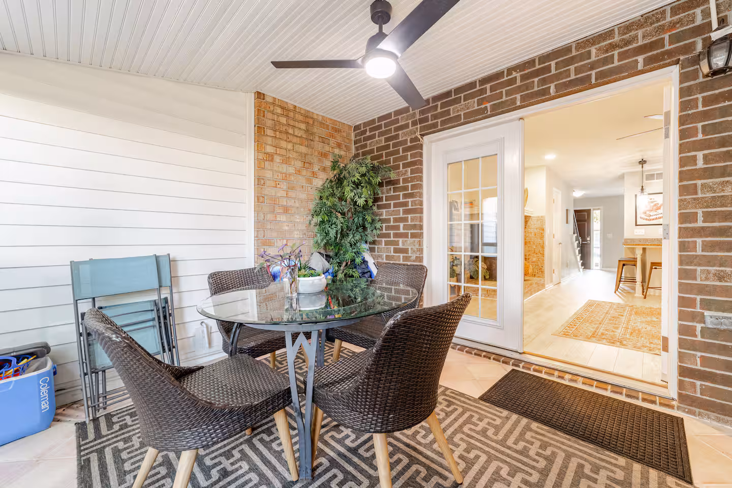 Trendy Pet Friendly Townhome