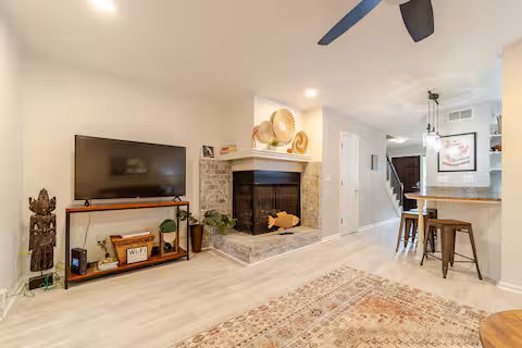 Trendy Pet Friendly Townhome